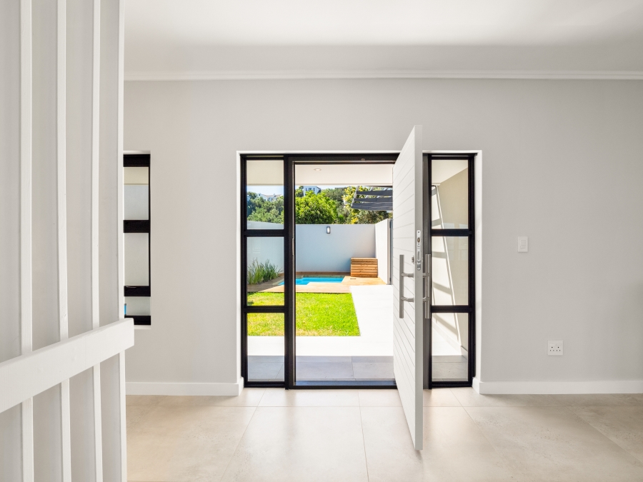 5 Bedroom Property for Sale in Paradise Western Cape